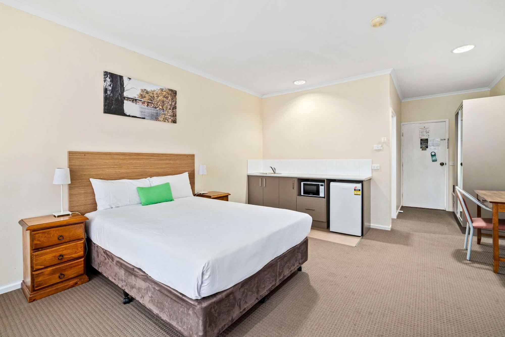 Comfort Inn Bishops Lodge Хэй Экстерьер фото