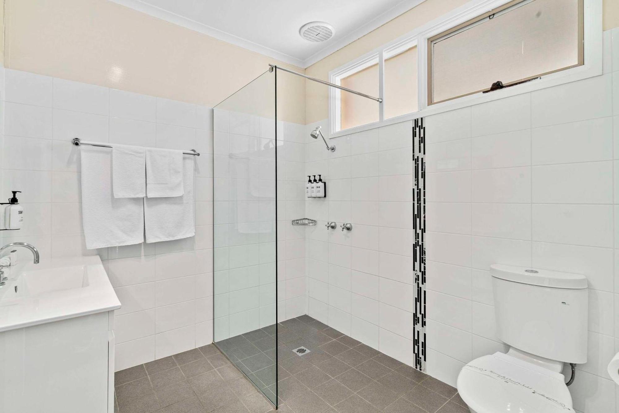Comfort Inn Bishops Lodge Хэй Экстерьер фото